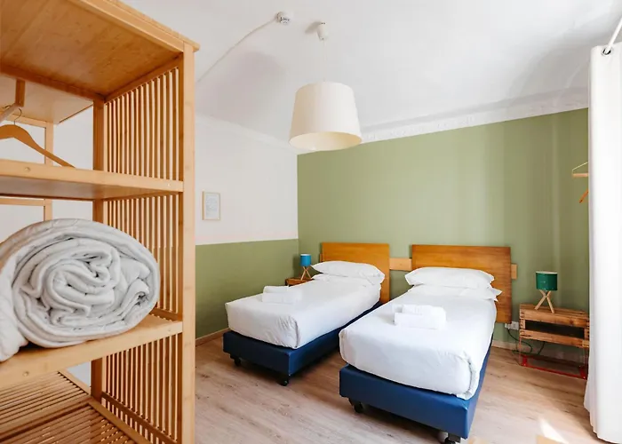 Hoteles en Revello