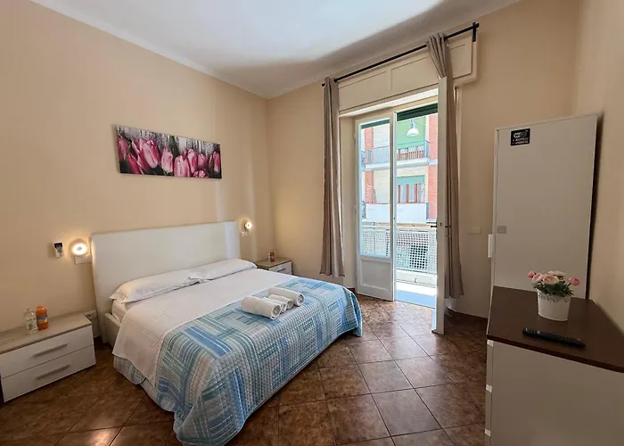 Crown Guest House Piza
