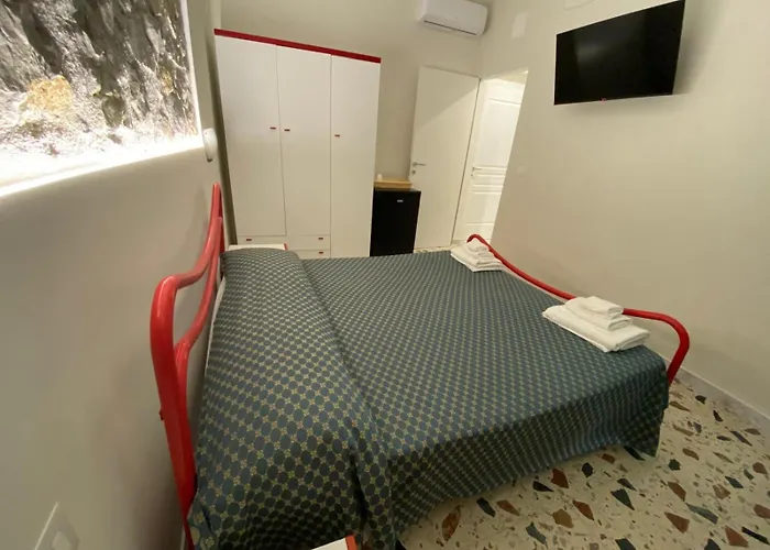 Cinquestelle Albergo del centro storico Palinuro