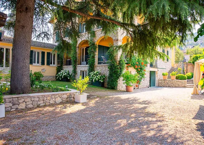 Residenza Le Logge Aparthotel Torri Del Benaco