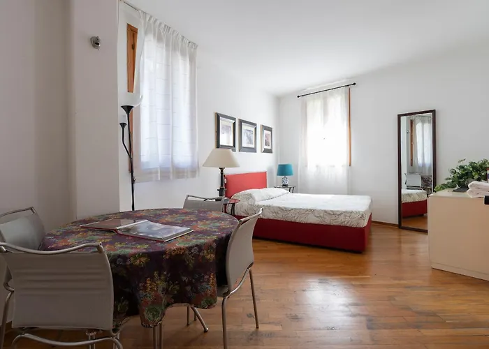 Anzolo Palace - Rooms & Apartments Veneza