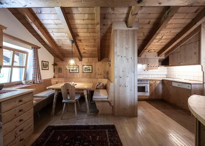 Charmehotel Uhrerhof - Deur Ortisei
