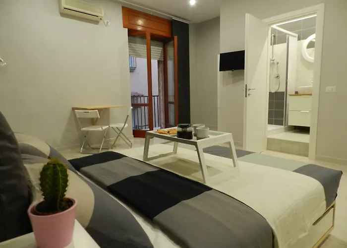 Mola Rooms Neapol