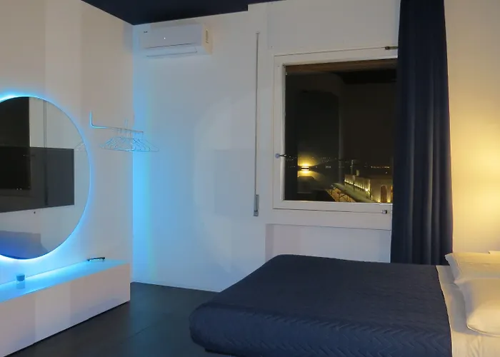 Skyhouse Beverello Neapol