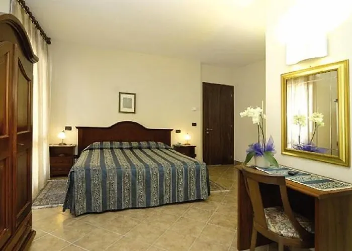Hotel Il Grappolo D'Oro Monforte dʼAlba