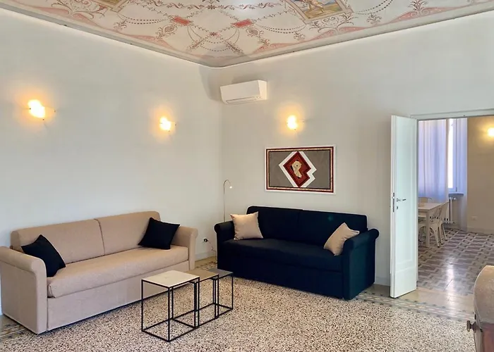 Regis Condo Siena