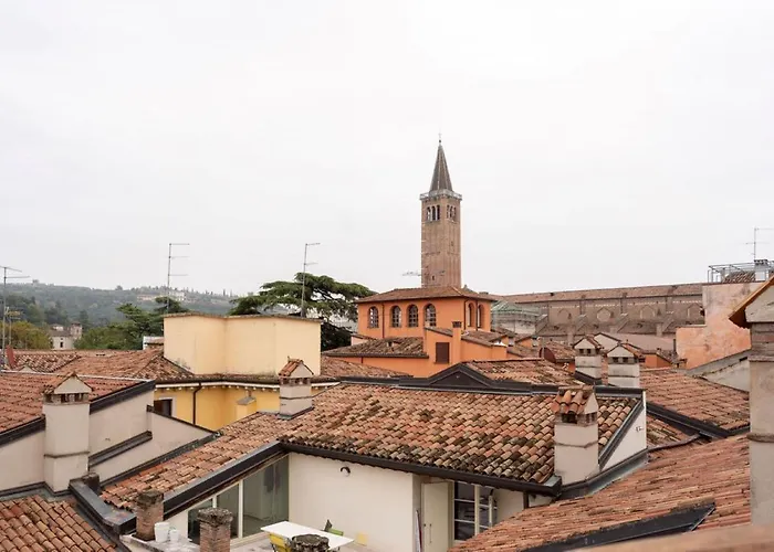 Sweethome Domus 250Mq Nel Centro Di Verona Con Vista Sul Teatro Romano
