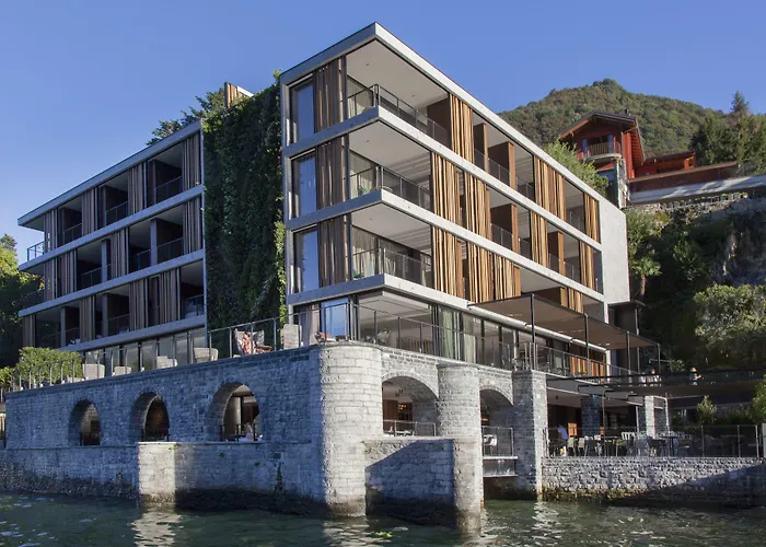 Il Sereno Lago Di Como Torno