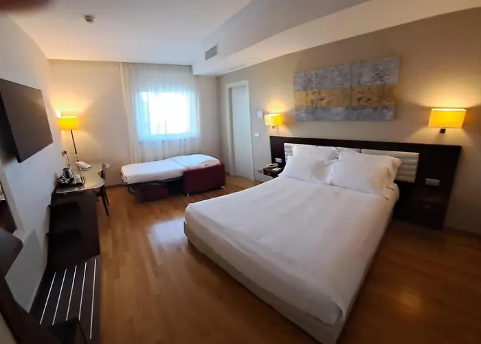 Breaking Business Hotel Mosciano SantʼAngelo