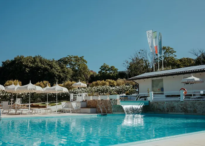 Green Garden Village con piscina, spiaggia riservata e parcheggio Sirolo