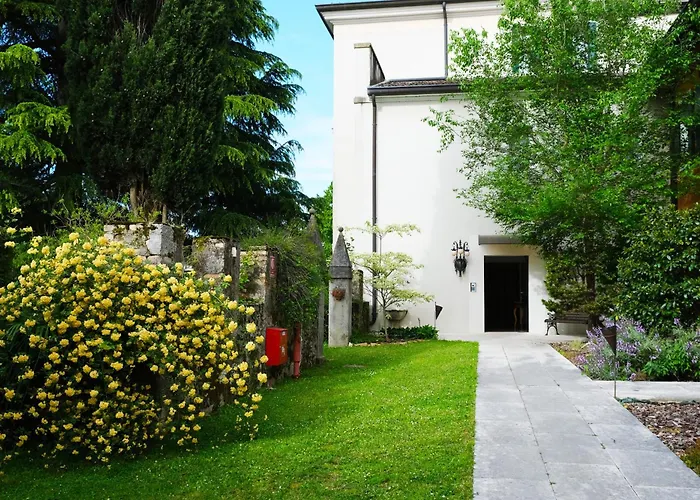 Hotels in Caneva