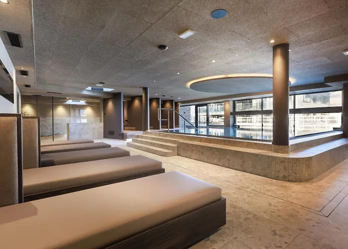 Aparthotel Familiaris - Family Apartments - Pools & Spa In Dolomites Valdaora