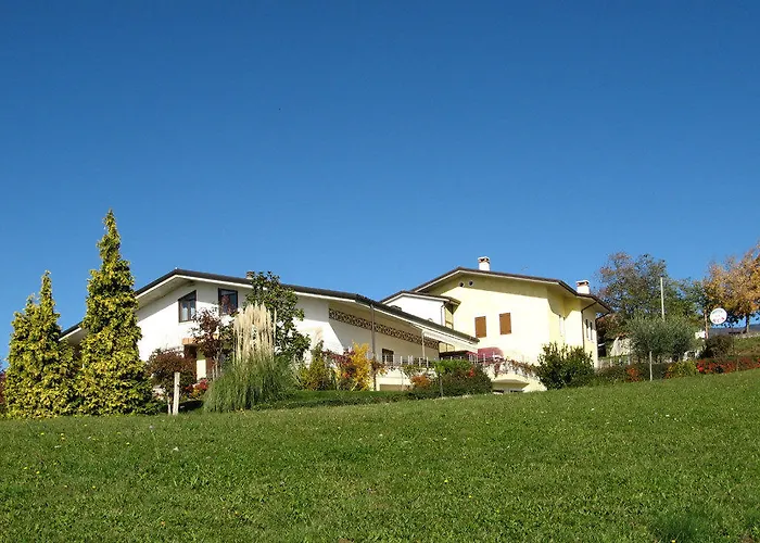 Hotels in Carre
