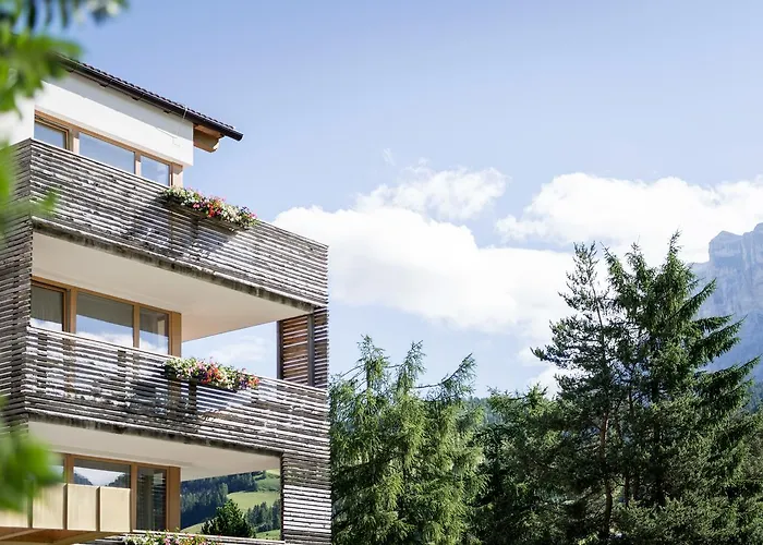 Alpine Hotel Ciasa Lara La Villa 