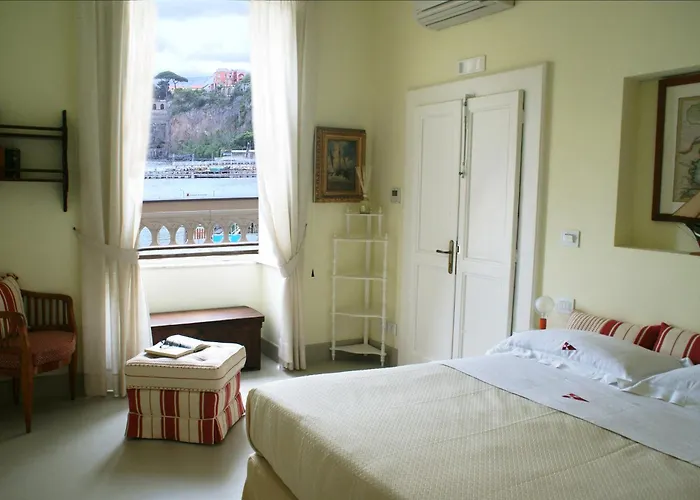 Yacht Club Capo Cervo Suites B&B Sorrento