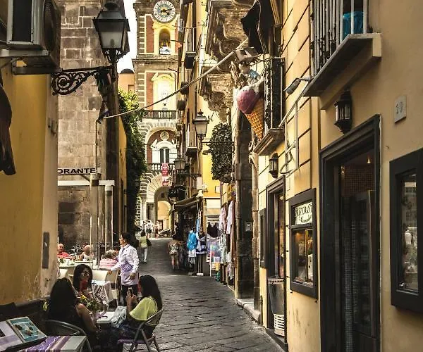Holiday Sorrento Center