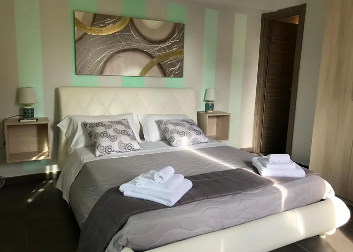 Hotels in Campofelice Di Roccella
